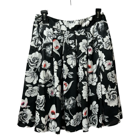 Women's WHITE HOUSE BLACK MARKET Floral Pleated Flare Skirt‎ Pockets Size 0 - Picture 1 of 9